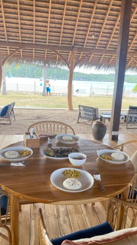 Restaurant, Oeseli Beach Bungalow in Boa