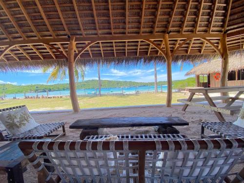 Restaurant, Oeseli Beach Bungalow in Boa