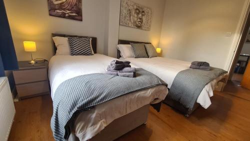 Waterworks En suite Rooms with Private Living Room in สเกโกเนล