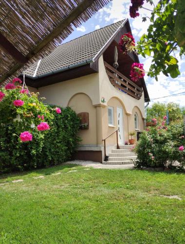 Pohled zvenku, Holiday home in Balatonkeresztur 41050 in Balatonmariafurdo