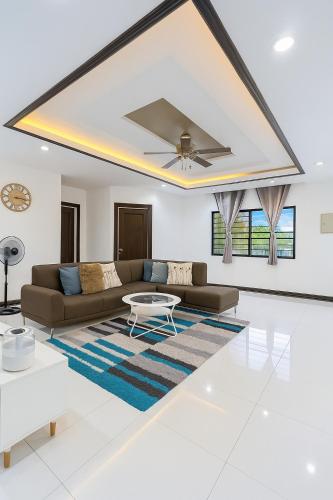 Hanella's Place