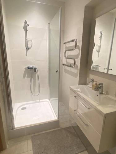 Cosy 2-room apartment center Self check-in, Riga (foto 8)