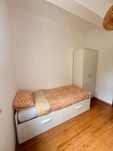 Beautiful Seaview Spacious two bedroom flat - image 5