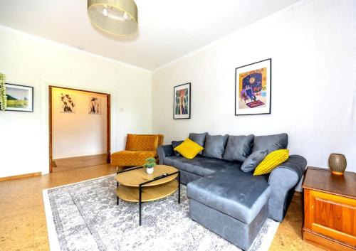 City center, High ceilings, 75m2 2BR Free parking, Tallinn
