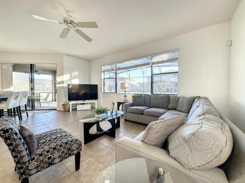 Last Minute Disney Getaway! Private Pool, Hot Tub & Games Room. Book Now! #85873 in Orlando, USA
