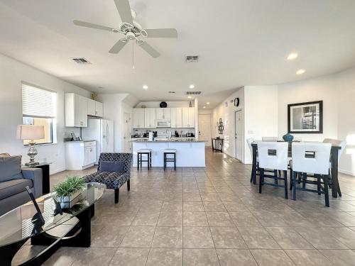 Last Minute Disney Getaway! Private Pool, Hot Tub & Games Room. Book Now! #85873 in Orlando, USA