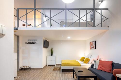Centrally located comfortable apartment - image 9