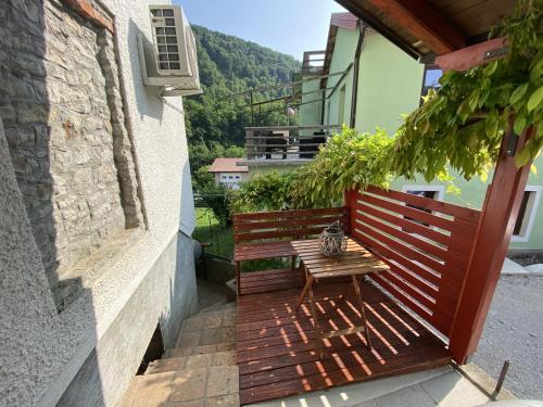 Seadmed, Apartmaji SOČA (Apartmaji SOCA) in Most na Soci