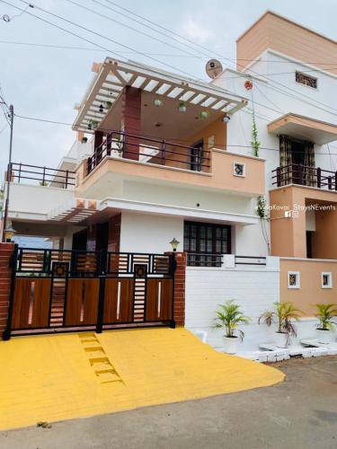 Villa Kovai, Luxury 3BR Villa Sleeps 6 to10, FreeWIFI, Near Airport