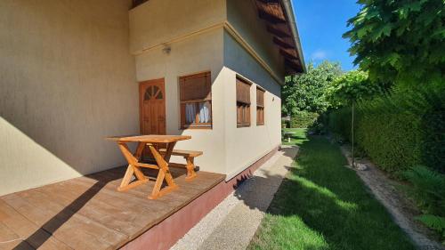 Holiday home in Balatonvilagos 31292 - image 2