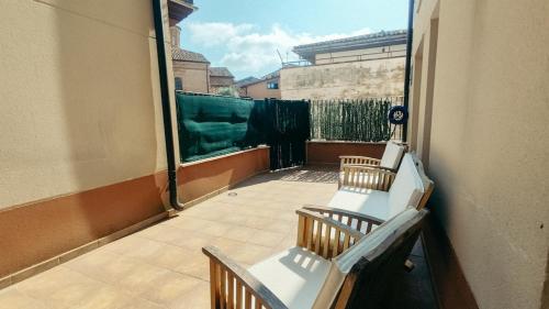 Casa Leo Encanto rural con gran terraza en La Puebla de Castro in La Puebla De Castro