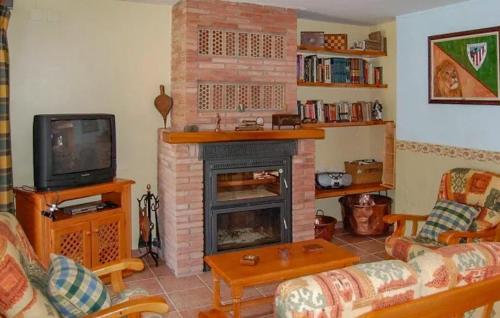 6 Bedroom Cozy Home In Cofrentes - Ebv244 in 科弗倫泰斯