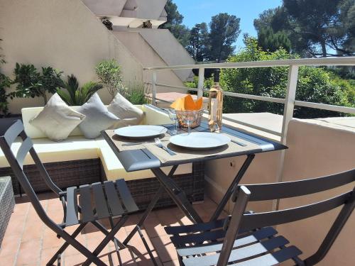 Grand studio avec terrasse pres de la mer near Chez tata
