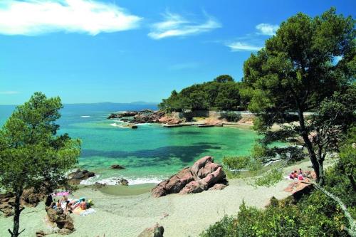 Grand studio avec terrasse pres de la mer near Chez tata
