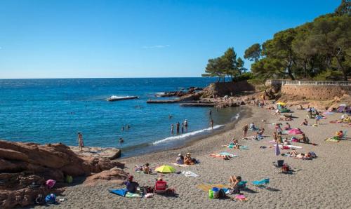 Grand studio avec terrasse pres de la mer near Chez tata