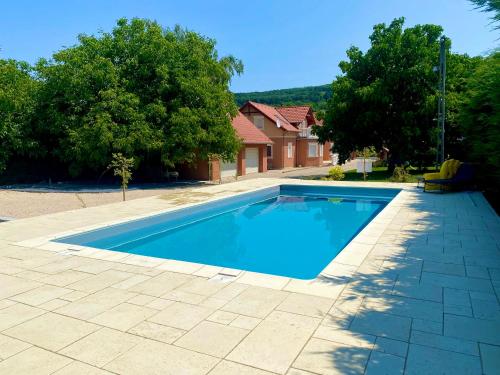 Bikeaway Guesthouse – khách sạn tại Koroshegy
