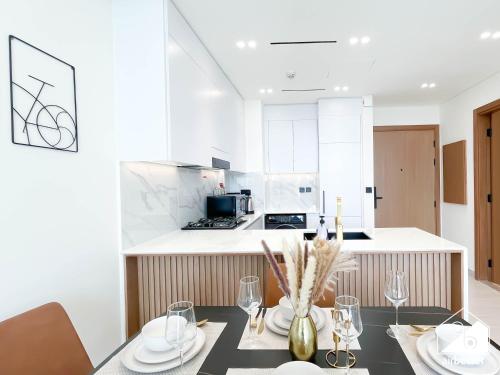 Cozy Luxury l1BR Apartment in Binghatti Amber, Dubai (Foto 4)
