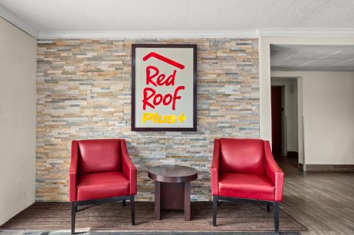 Red Roof PLUS Belleville in Belleville, USA