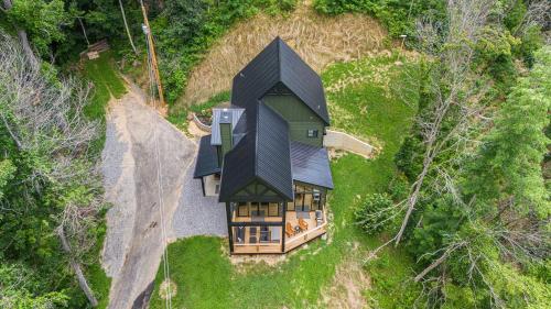 Serenity Peak Lodge by Carolina Mornings in Jonathan Creek
