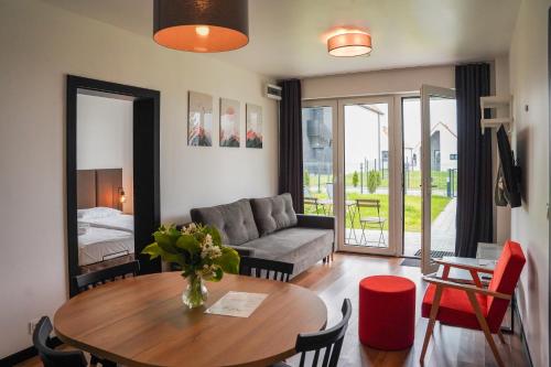 2 bedrooms, 6 beds