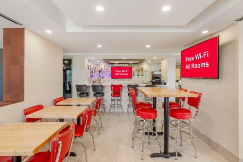 餐飲選擇, Red Roof Inn Bourbonnais in 伊利諾依州伯旁奈斯 (IL)
