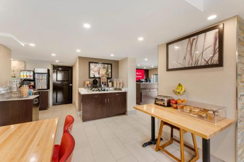 อาหารและเครื่องดื่ม, Red Roof Inn Bourbonnais in บูร์บอนเนส์ (IL)