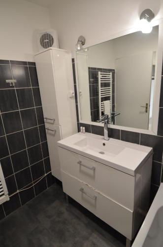 Appartement 5 personnes avec piscine sur la Corniche Fleurie à Nice - image 12