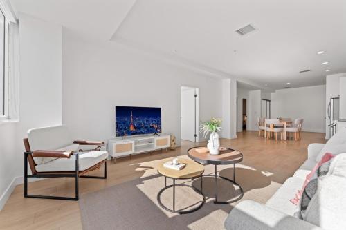Stylish Westwood Apartment - Steps from UCLA in Los Angeles, USA