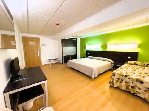 Sol y Sombra - image 12