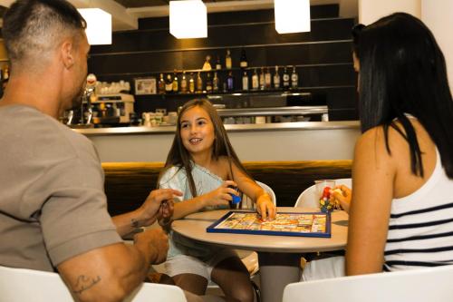 Sol y Sombra - image 10