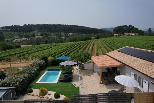 En Ardèche, maison de vacances L'Odalys climatisée avec sa piscine privée et chauffée