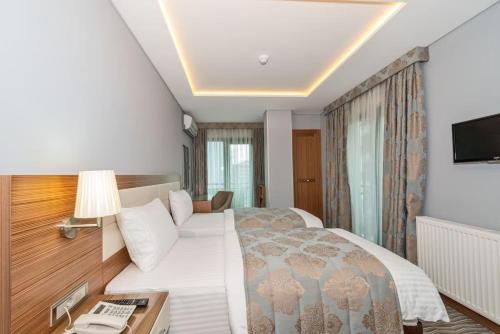 Family Room image 10