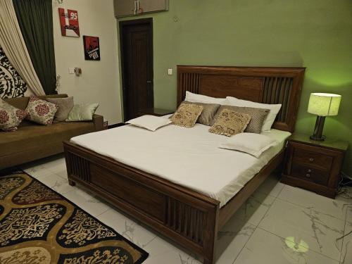 Edge of Islamabad Entrance - image 13