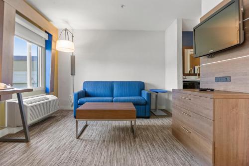 Standard King Room with Sofa Bed