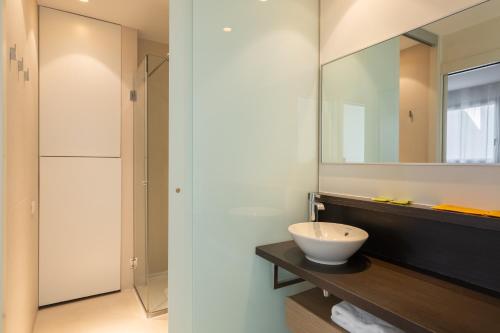 One-Bedroom Apartment (1- 4 Adults) image 9