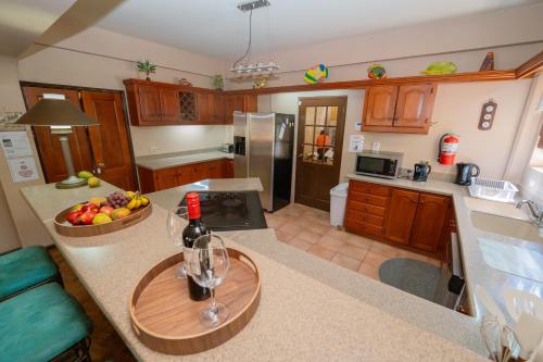 Hibiscus House in แบล็กร็อค