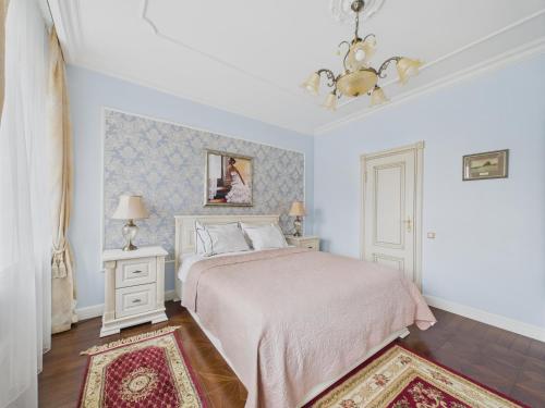 Old Town Traditional Apartments