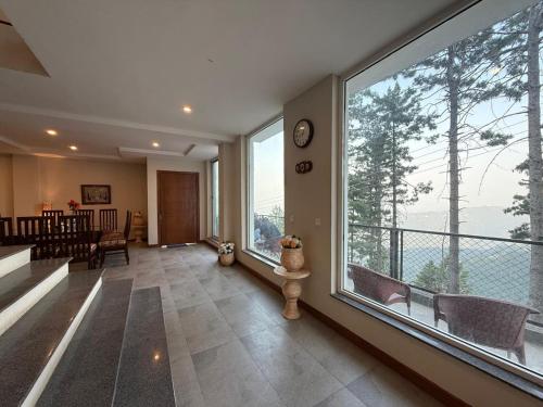 Haven Lodge Khaira Gali by Haven Holiday Homes - 4BR Mountain Home with Balcony Views in Ayubia