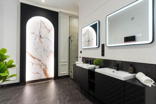 Luxurious & High-End Living Steps from Historic Landmarks, Budapešť (fotografie 8)