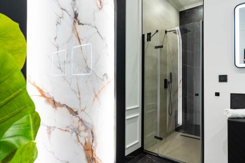 Luxurious & High-End Living Steps from Historic Landmarks, Budapešť (fotografie 9)