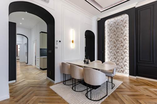 Luxurious & High-End Living Steps from Historic Landmarks, Budapešť (fotografie 5)