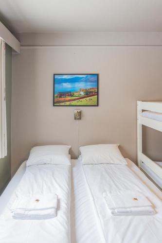 2 double beds, 2 bunk beds