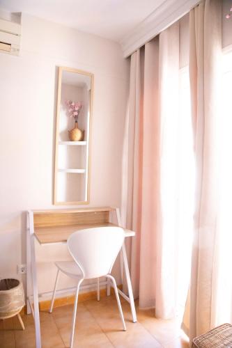 Double Room image 6