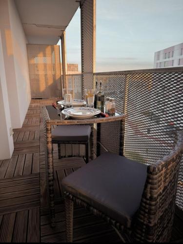 Restaurant, L'Occitan T2 a 10 minutes du cœur de Toulouse Parking prive et Metro in Croix-Daurade