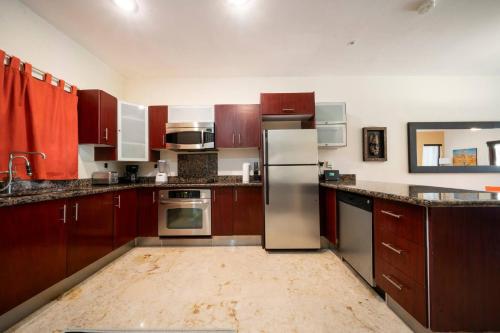 Condo Surf 301 - Luxury Oceanview Beachfront with Gym - At El Faro Condos in Playa del Carmen, Mexico