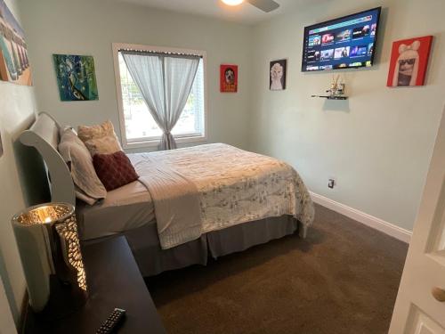 Spacious Ranch 7 min to beach/ airport Pet friend in Melbourne, USA