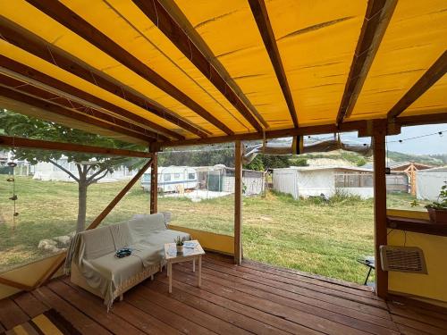 Erkély/terasz, Каравана Рапунцел - Rapunzel Caravan in Kavarna