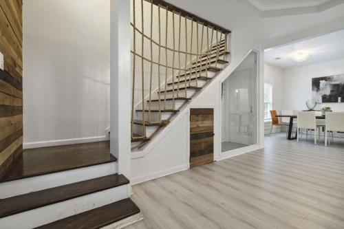 Grand Home Walk to Mercedes Benz in Vine City