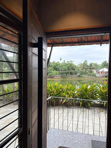 Ripples Cove Retreat - Your dream Lakeside getaway in Kappil