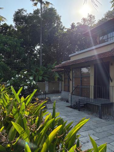 Ripples Cove Retreat - Your dream Lakeside getaway in Kappil